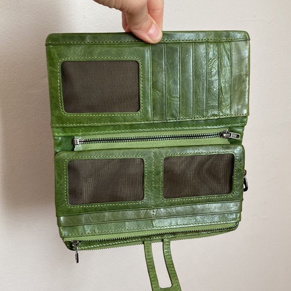 Pea green wallet with plenty of compartments leather clasp zippers - Picture 4 of 9